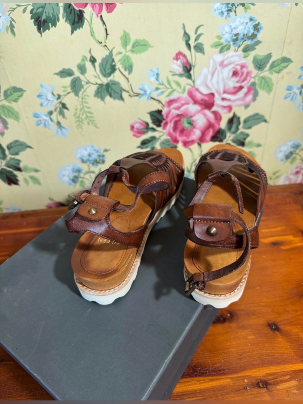 Eileen Fisher Brown Woven Leather Huarache Ankle-Strap Sandal lightweight sole 7 - Picture 4 of 5